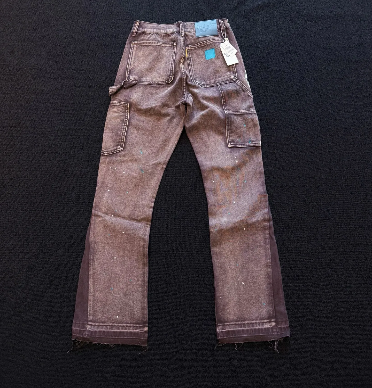 P230 model number: D404 GALLERY DEPT micro-flared distressed distressed jeans, three-dimensional version, loose and comfortable, not picky about body shape, factory precision, original factory quality control, same style for men and women, can be matched with couples, versatile recommendation, must-have denim for all seasons, made of heavy-duty washed pure cotton denim fabric. After washing, it is soft and thick, very stylish when worn. Size: 28, 30, 32, 34, 36 (S-XXL) Color: Splicing Size reference # 28 pants length 100 waist 72 30 pants length 102 waist 76 32 pants length 104 waist 80 34 pants length 106 waist 84 36 pants length 108 waist 88